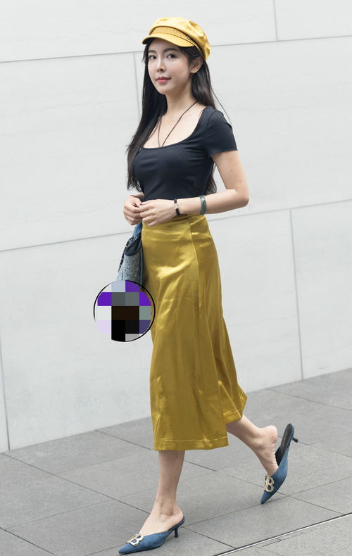 街拍 搭配服饰就是紧跟潮流,复古风格这几年非常流行