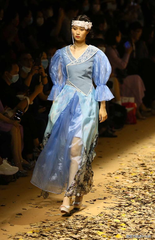 设计师金景怡携鄂伦春文化服饰秀亮相2022春夏系列中国国际时装周