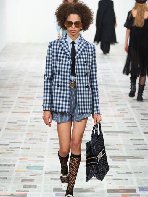 从功能性服饰到现代时装, 学院制服 的时尚翻身仗