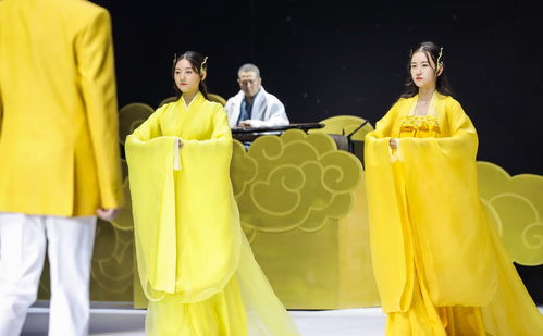 巴黎时装不算什么,当中国汉服走上国际时装周,外国人都被惊艳了 素锦青衫