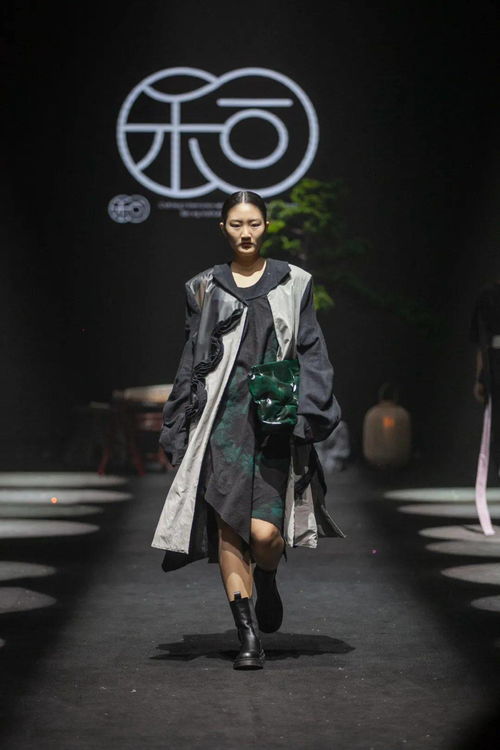 北服时装周 和合——2021届服饰传承与创新毕业设计展演